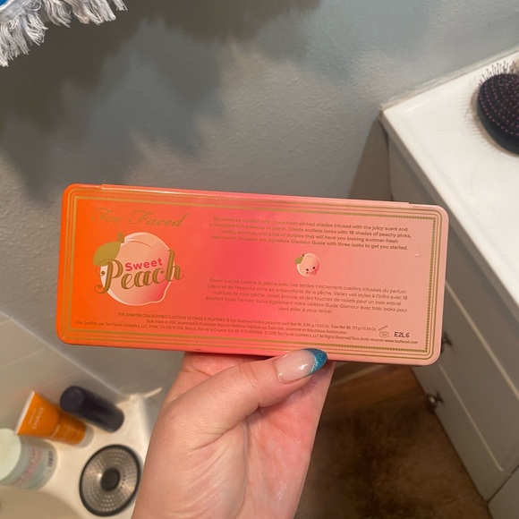 Too Faced Sweet Peach Palette - Picture 3 of 3